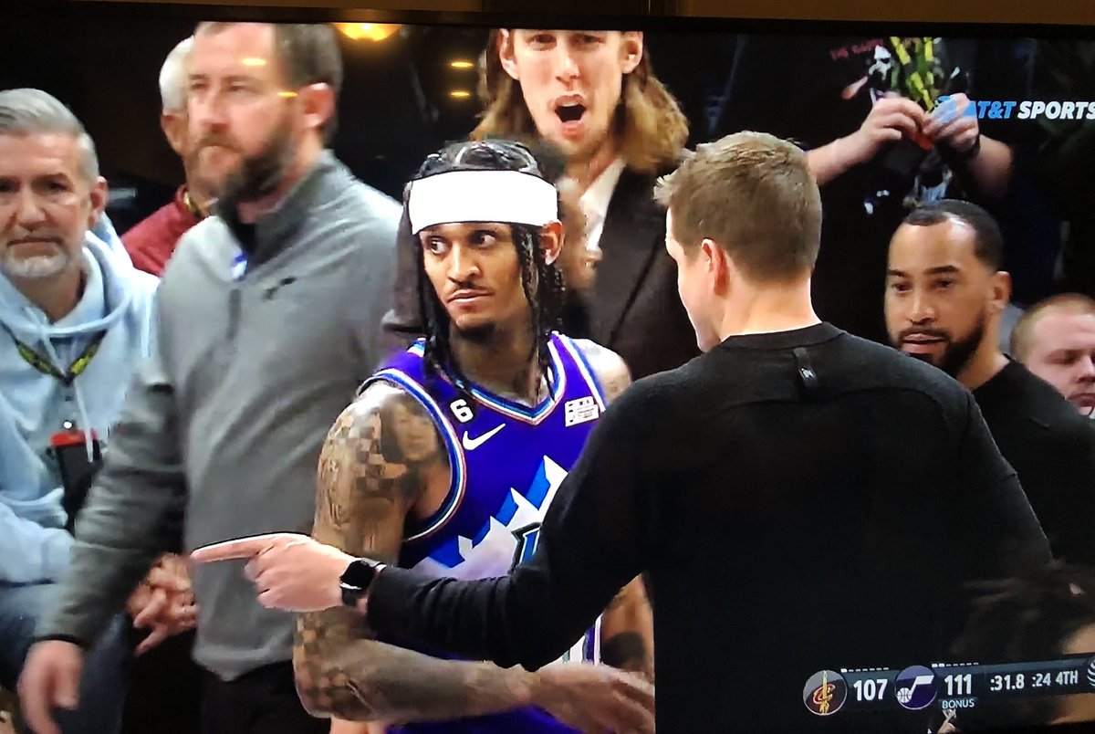 aaron_fender's tweet photo. @utahjazz @JordanClarksons JC showing…. Who’s boss!! #TakeNote https://t.co/h8LxUufrrH