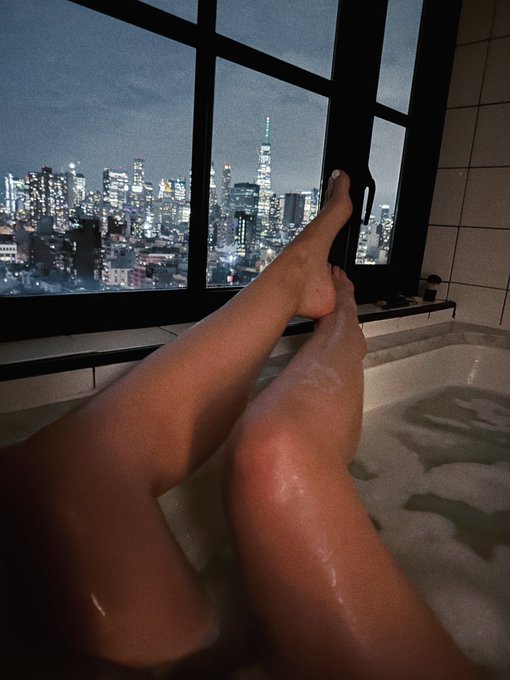 The best bathtub. The best view. https://t.co/VJzCkue82O