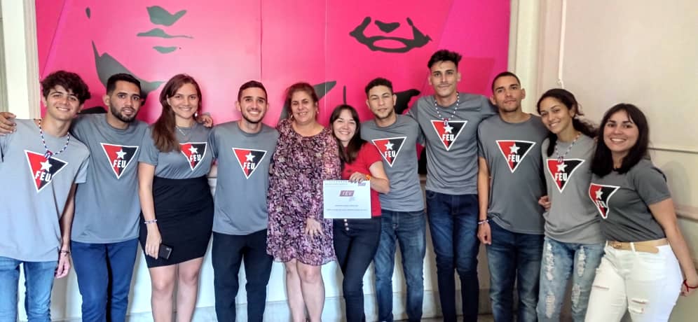 Compartir  con el nuevo Secretariado de la <a href="/FeuCuba/">FEU de Cuba</a> entraña en mi un alto compromiso con el estudiantado universitario.
#revolucionando
#Cuba
#JuntarYVencer