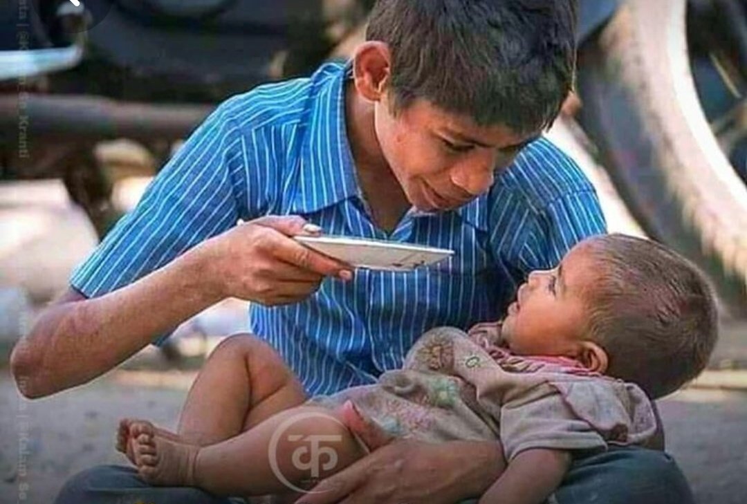 नन्हें पांव थे फिर भी खड़ा हो गया,
एक भाई बहन के लिए माँ जितना बड़ा हो गया !