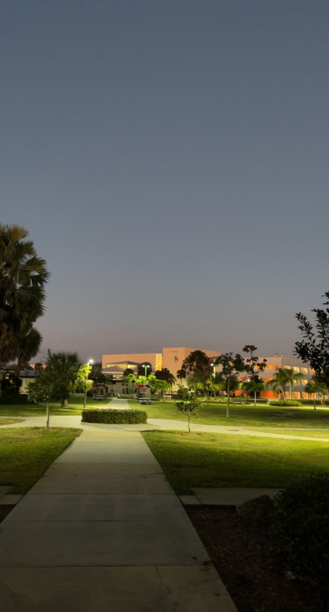 zyad_lfc's tweet photo. -
🗓️ ٠٩ يناير ٢٠٢٣ | ١٥ جمادى الثاني ١٤٤٤ هـ

بداية رحلة الماجستير في جامعة فلوريدا للتقنية 🏫 https://t.co/afg82uG8O8