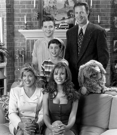 k50cullen's tweet photo. In 1995 and 28 Years Ago, #UnhappilyEverAfter premiered on The WB on this day RT and Like if you remember this show. (#GeoffPierson, #NikkiCox, #StephanieHodge, @mrkevinconnolly, @bcgoldthwait, @justinberfield, #JoyceVanPatten, @wendyebenson, #RonLeavitt, #ArthurSilver, https://t.co/mXljh3CIPr