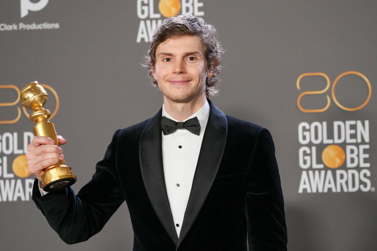 MidiaEPBR's tweet photo. +100 UHQs do Evan Peters durante o Golden Globes 2023. 📸
Press Room - https://t.co/ehtTiwEiYV
Show - https://t.co/6yE2fn0vZW
Red Carpet - https://t.co/TBZjd9C2Vi
Bastidores - https://t.co/tg9aYWnYoJ https://t.co/TSIbkSz4JF