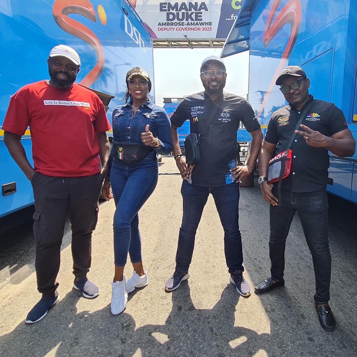 ebeleenemchukwu's tweet photo. It was beautiful working as DStv Host to bring the 16th Carnival Calabar magic to your screens.😍
PHOTOS: Executive Head of Marketing, Multichoice Nigeria, Tope Oshunkeye; Manager, Outside Broadcast & Studios, Ifeanyi Ene; Marketing Manager, Bede.
#Ebele #CarnivalCalabar2022 https://t.co/n0Vo3cTsJT