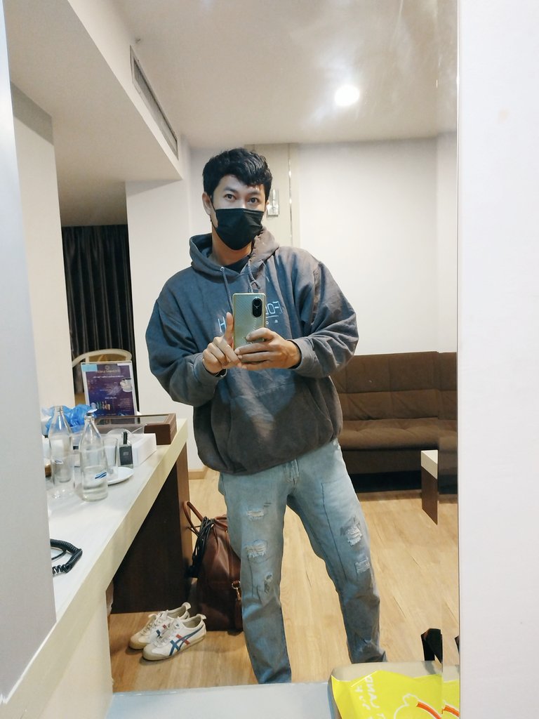 pharanpee's tweet photo. ฝนตกทั้งวัน บรรยากาศดีมาก https://t.co/igrtBUzZQu
