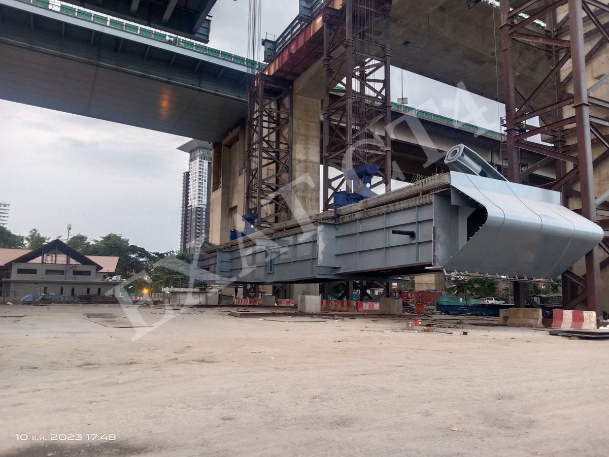 Rama3Ring's tweet photo. งานยกชิ้นส่วนพื้นสะพาน (Erection Steel Segment S2/Pier5) ณ ปัจจุบันคิดเป็น 93.25% ครับ👷🏗👷 #ช.การช่างห่วงใยใส่ใจสิ่งแวดล้อม #งานก่อสร้าง #ทางด่วน #เบี่ยงจราจร #exatrama3c4project https://t.co/7l3GF9SIM0
