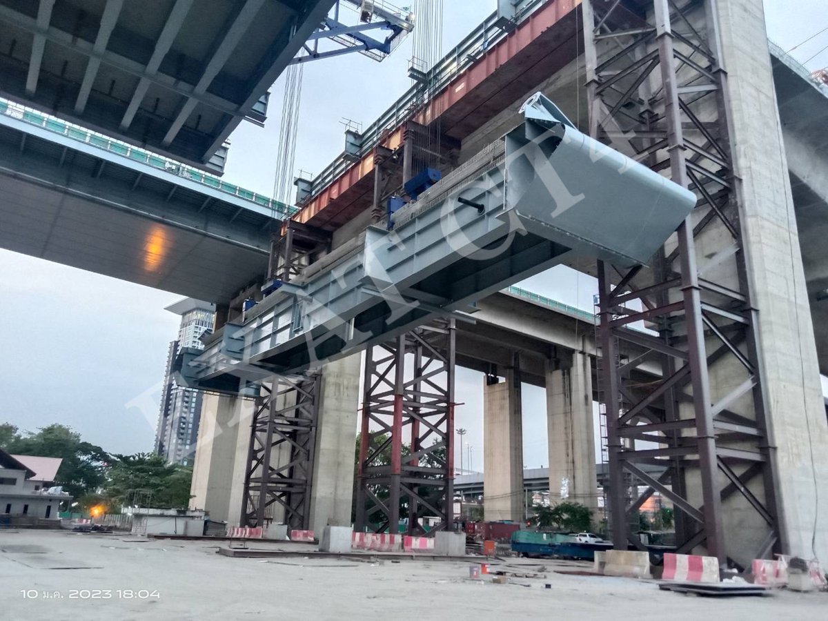 Rama3Ring's tweet photo. งานยกชิ้นส่วนพื้นสะพาน (Erection Steel Segment S2/Pier5) ณ ปัจจุบันคิดเป็น 93.25% ครับ👷🏗👷 #ช.การช่างห่วงใยใส่ใจสิ่งแวดล้อม #งานก่อสร้าง #ทางด่วน #เบี่ยงจราจร #exatrama3c4project https://t.co/7l3GF9SIM0