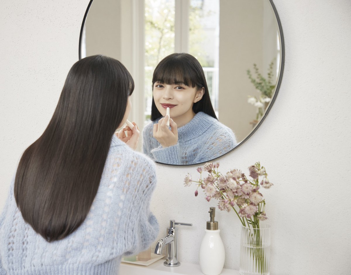miteaorganic's tweet photo. /
セラムオイルリップスティック
上國料萌衣さん使用色は
「03 フィグタルト」 ❤
\
女性らしい魅力を引き出すピンクボルドーのオイルインリップ💄✨
ファミマで探してみてね 👀🏡
▼商品詳細はこちら
https://t.co/cdfiBa1mC5 https://t.co/ntqv13Hk5W