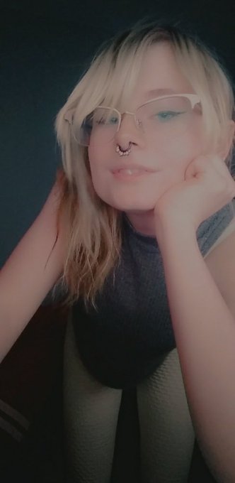 I got new leggings https://t.co/QtC7mWk9Gq