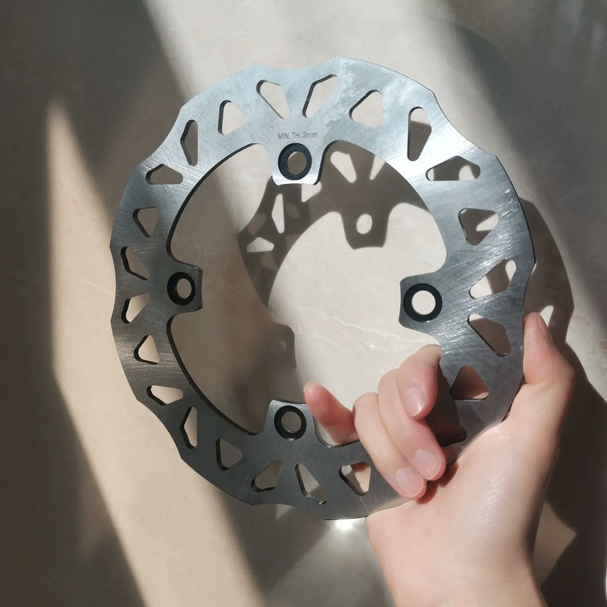 DorisTarazon's tweet photo. Brake disc for motorcycle! #Honda #Pcx  #Yamaha #Nmax https://t.co/mG7kB7F5ir