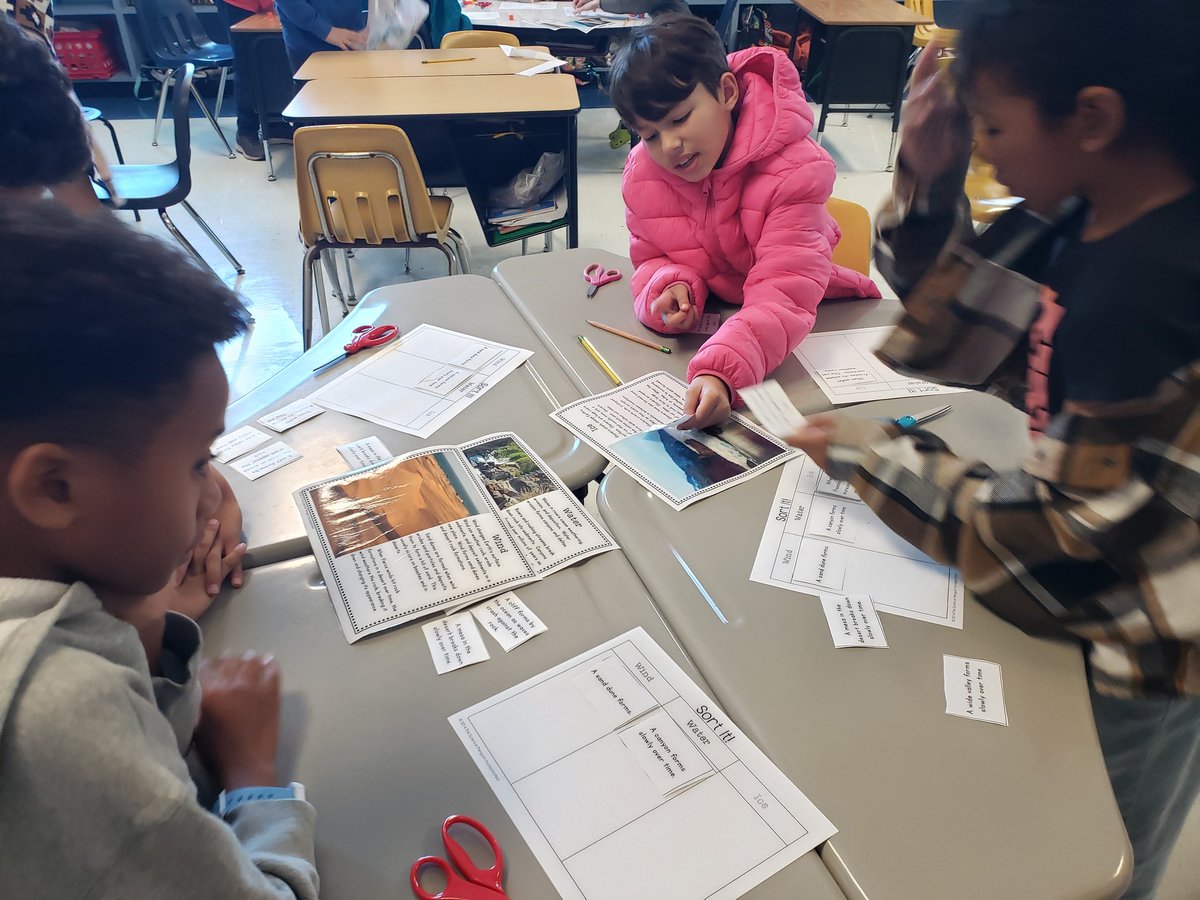 KennedzKubz's tweet photo. Science Sorting Activity
#ChangingEarth
#FSHISDserves https://t.co/9YvgtBVErL