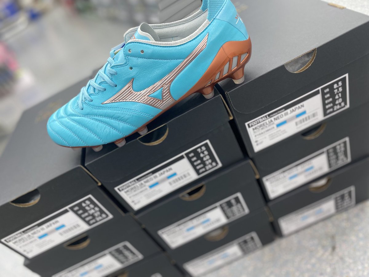 t_chofu_fb's tweet image. 🔵MIZUNO🟤
モレリアNEO III JAPAN限定カラー入荷しました‼️
1月13日(金)AM11時から販売します‼️
※予約、お取置きは出来ませんのでご了承下さい。
※お1人様1足までの購入でお願いします。