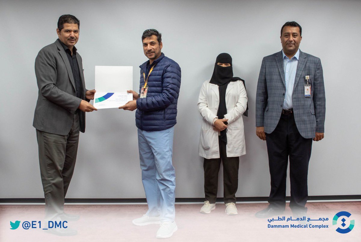 E1_DMC's tweet photo. كرمت إدارة شبكة الدمام الصحية عدداً من موظفي المجمع المتميزين في رفع مستوى تجربة المريض حسب برنامج قياس المستفيدين لعام 2022 م https://t.co/b3tgOyYLtW