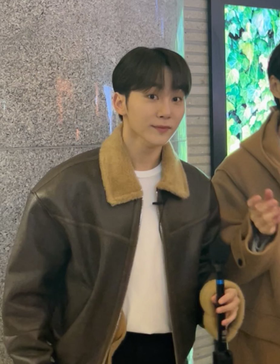 이런얼굴로 바닐라 냄새나면 감귤도넛이자나
바람냄새 나면 감귤나무자나
물냄새 나면 감귤즙이자나
넌 정말 어쩔수없는 감귤인가봄