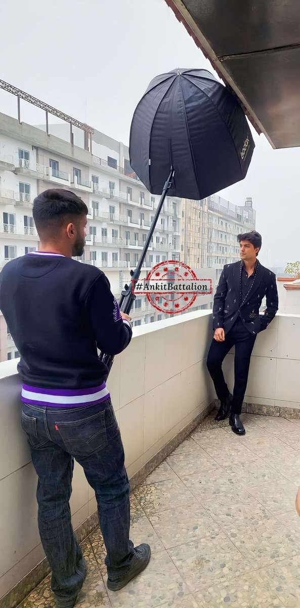 Ankitgupta_team's tweet photo. 𝗔𝗡𝗞𝗜𝗧 𝗣𝗛𝗢𝗧𝗢 𝗦𝗛𝗢𝗢𝗧 𝗕𝗧𝗦 📸

💞 Here is the glimpse of @ankit_gupta611 latest photo shoot.
💫 Stay tuned! Soon photos will be up on his Instagram

If you are exited. Drop a comment and RT!!
#AnkitGupta #AnkitBattalion #PriyAnkit #BB16 https://t.co/p77eKkC4md