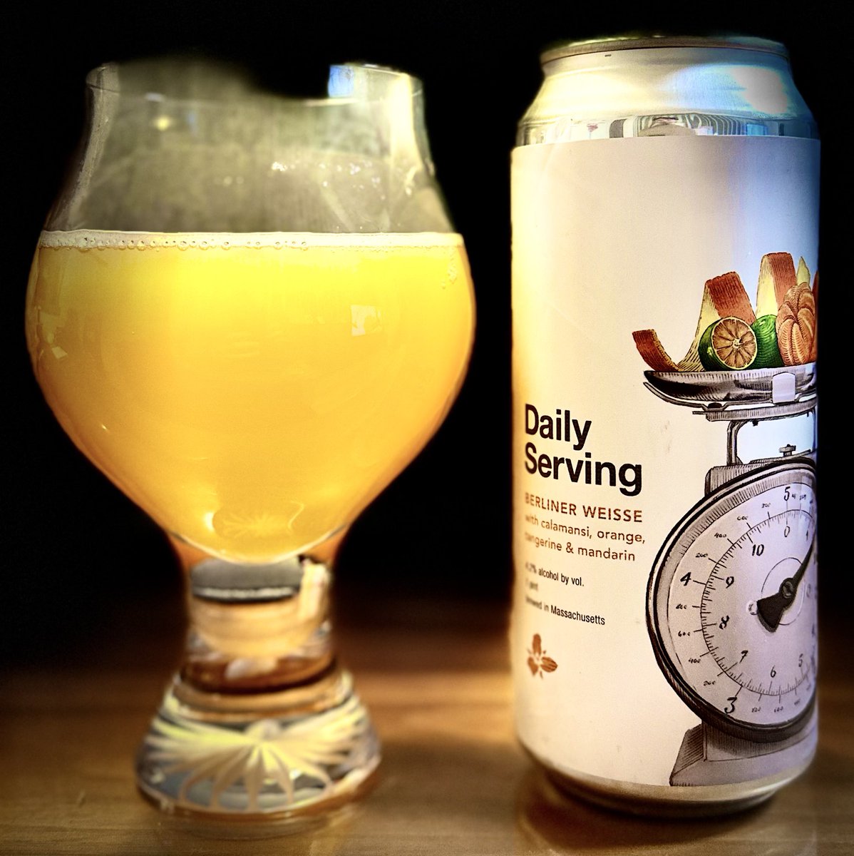 viva_la_bier's tweet photo. #DailyServing !
フルーツテイストのビールはそこまで飲まないのですが、#Trillium の #ベルリナーヴァイセ ということで満を持して飲んでみました!柑橘香たっぷりフレッシュジュースのようで美味!
使ったフルーツによってラベルに描かれるフルーツも変えていると。芸細(げいこま)。 https://t.co/4YZuYgJe9c