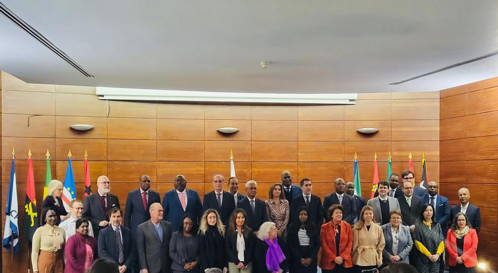NelmaPFernandes's tweet photo. A convite do Secretariado Executivo da Comunidade dos Países de Língua Portuguesa para a Cerimónia de Tomada de Posse do Diretor Executivo eleito do Instituto Internacional da Língua Portuguesa (IILP), Dr. João Laurentino Costa  

#cecplp #cplp https://t.co/kVXNwjPIVw