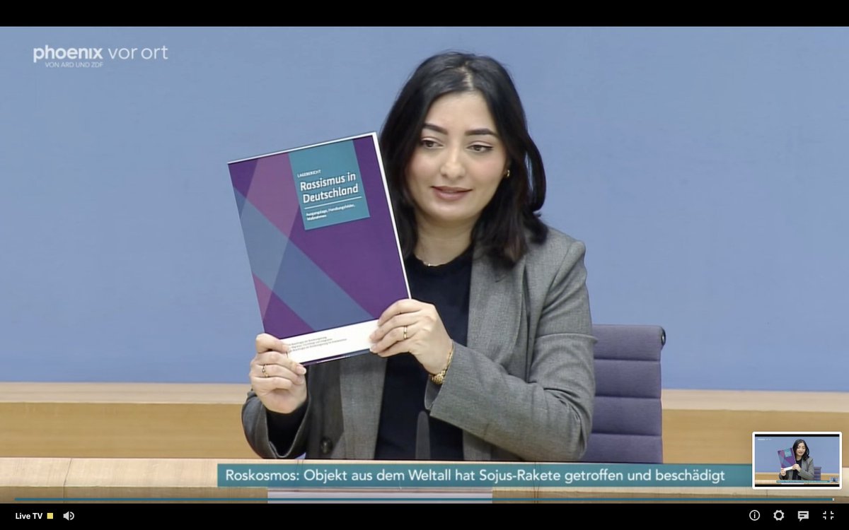 DezimInstitut's tweet photo. Soeben hat die Antirassismusbeauftragte  @IntegrationBund @ReemAlabali ihren #LageberichtRassismus vorgestellt. Damit nimmt erstmalig ein Dokument der Bundesregierung #Rassismus in den Blick. Aufzeichnung der #BPK-Präsentation via @phoenix_de: https://t.co/dqANvwgKVl 🧵1/3 https://t.co/6dAxqkvqtK