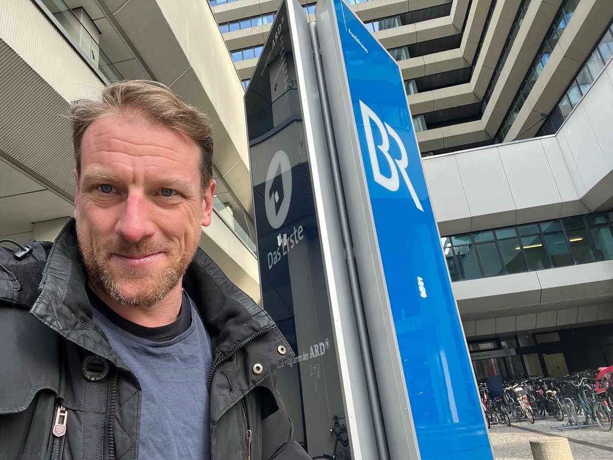 GGboeck's tweet image. „Schwurbeln“📻🤪 am Morgen ⁦@BR_KLASSIK⁩ vor der #onegin Vormittagsprobe ⁦@bay_staatsoper⁩ 👍😉