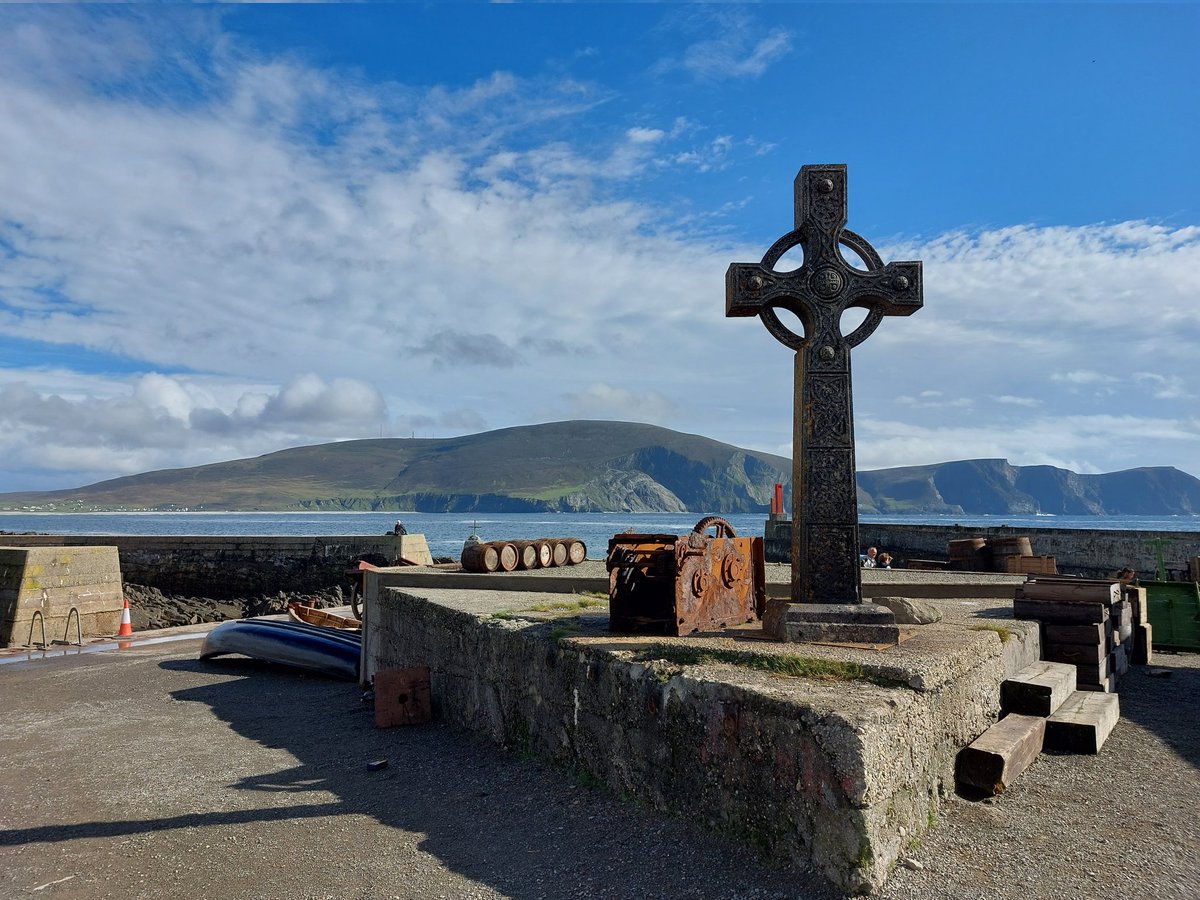 purteenharbour's tweet photo. We were delighted &amp; excited to be 1 of the film sets in #bansheesofinisherin &amp; to hear it has won 3 #GoldenGlobes is amazing. We are so proud to see our little harbour looking wonderful on the big screen 🎬 @achilltourism @MayoDotIE @Banshees_Movie @Failte_Ireland @TourismIreland https://t.co/X0WYggFzso