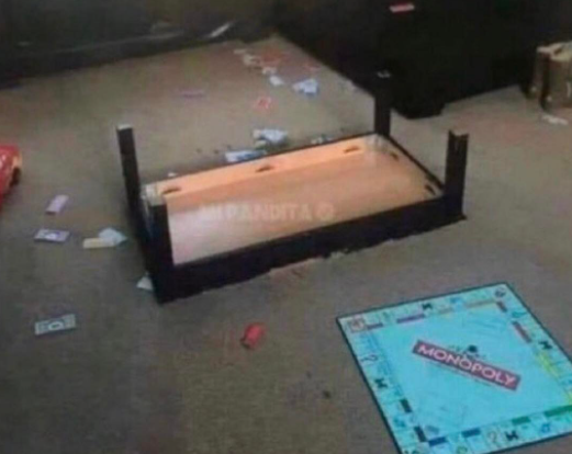Flantasma1's tweet photo. Los juegos de mesa ayudan a
relajarte
Yo: https://t.co/B5hdknTlhq