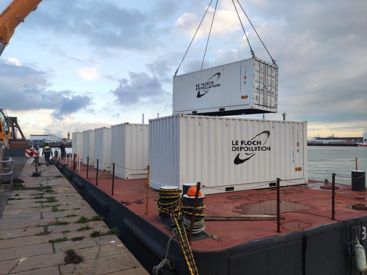 LeFlochDepol's tweet photo. 🇬🇧 We also supply tailor-made oil spill equipments such as containerized boom reels. We are proud to have supplied 6 systems to the Port of Le Havre (@haropaport) , France in December 2022. 
#oilspillresponse https://t.co/pzWv8XHUmY