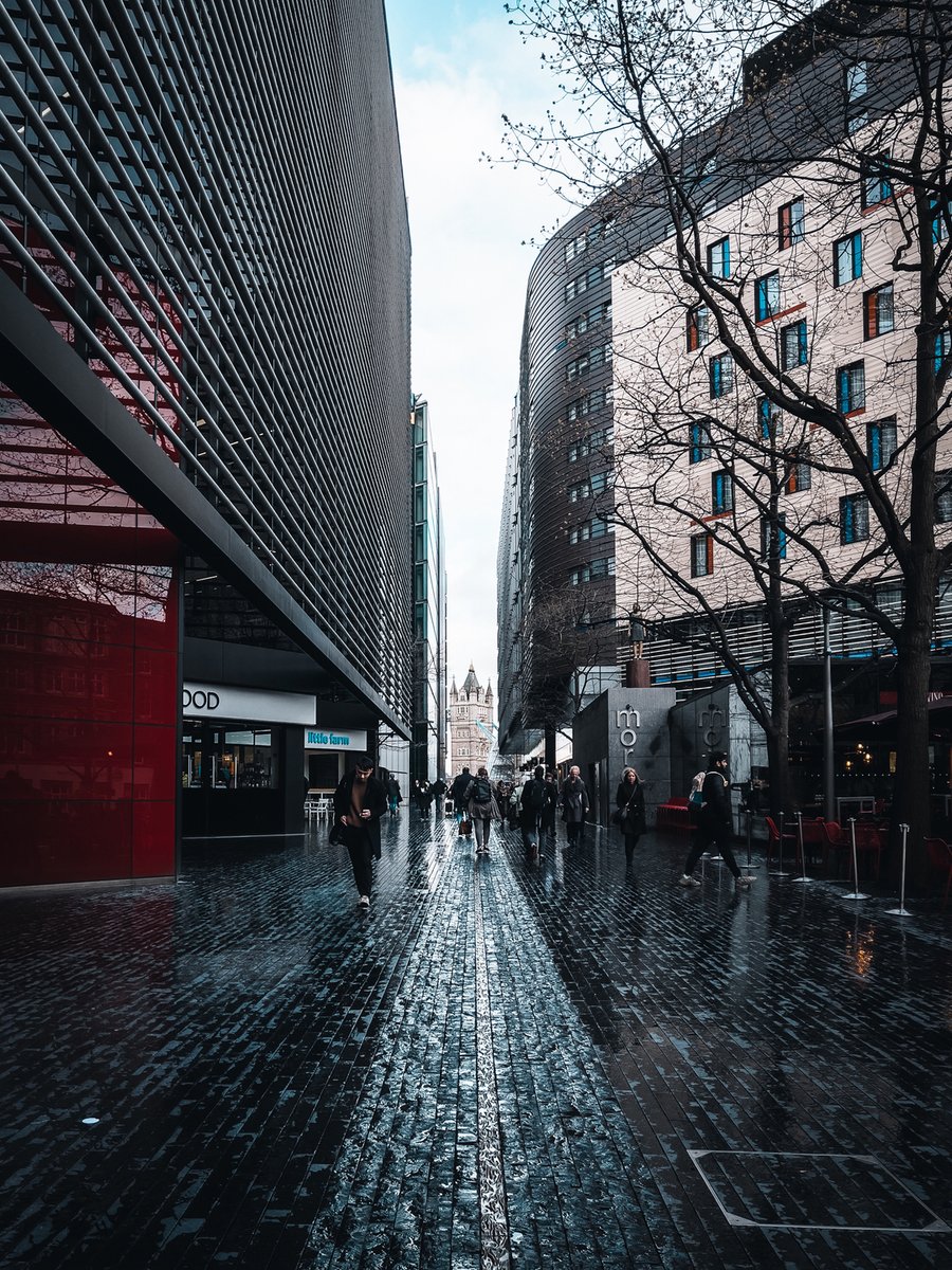 The moment you know yourself you have known the most precious thing in existence.
-Osho 

 _________________________________ 

#AzizTravelsLondon #London #Piccadillylights #letsdolondon #لندن #VisitLondon #MyLondon #London4all #ThisIsLondon #Kuwait #