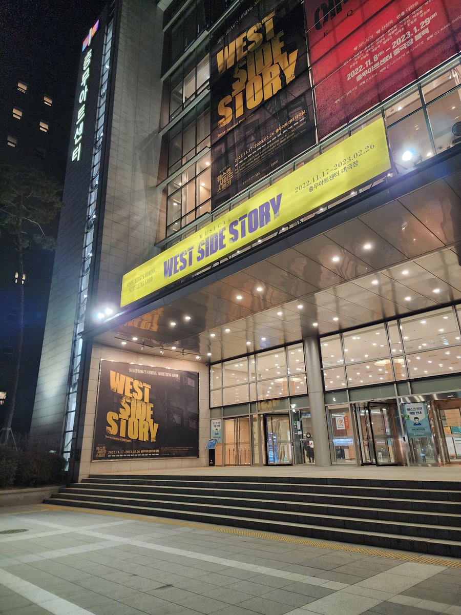 VIXXDOLL9119's tweet photo. 7시 넘어서야 도착 
입장하기전에 귀신같이 저를 찾아내시는
아아넴 설넴.... 🥰모두 인터미션때 보아요😇
이 풍경이 오늘이 마지막이라니🥹 https://t.co/qOkve5DohX