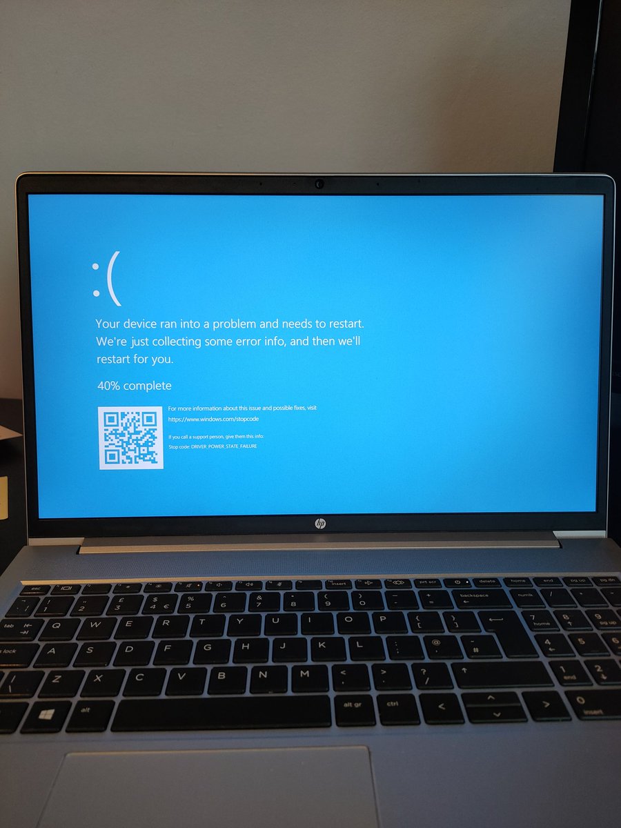 _Dean_Morgan's tweet photo. Not a great morning, but luckily this happened IMMEDIATELY after I'd just saved a lengthy document I'd amended! 🙌 How's your morning going 😂🙈 #error #bluescreen #whoops https://t.co/mL1sHztVWD