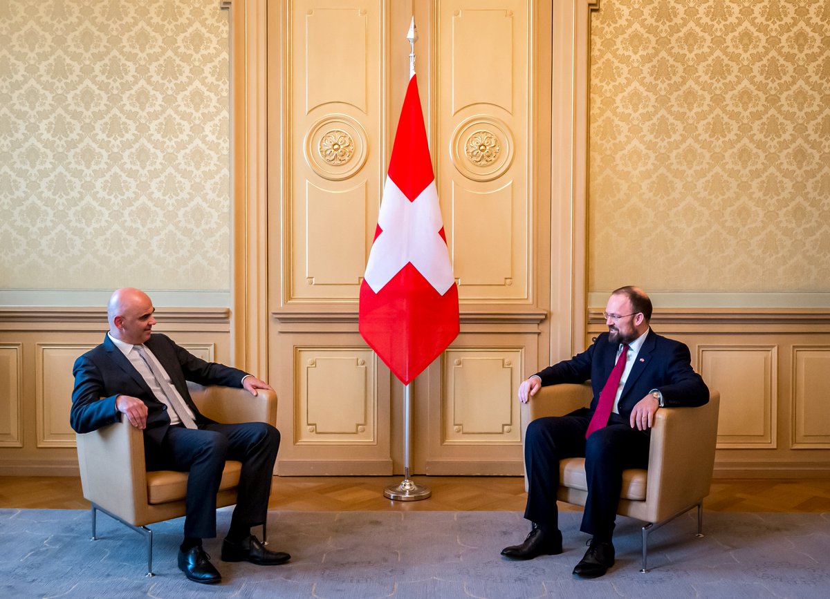 UKEmbassyBerne's tweet photo. Yesterday, @JamesWSquire presented his letter of credence from King Charles III to the President of the Swiss Confederation @alain_berset. 

This was the formal part of James’ taking on the role of British Ambassador to Switzerland🇨🇭

Photo credit: @SwissMFA @EDA_DFAE https://t.co/gSa00WHGpr