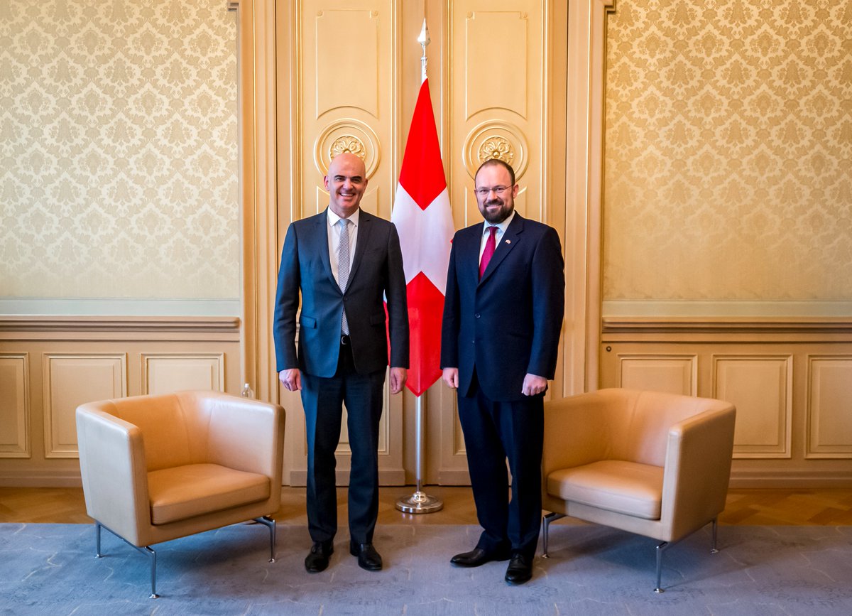 UKEmbassyBerne's tweet photo. Yesterday, @JamesWSquire presented his letter of credence from King Charles III to the President of the Swiss Confederation @alain_berset. 

This was the formal part of James’ taking on the role of British Ambassador to Switzerland🇨🇭

Photo credit: @SwissMFA @EDA_DFAE https://t.co/gSa00WHGpr