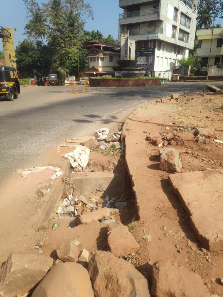 bmangalorean's tweet photo. Beware of this open drainage near kadri cricket ground. Very dangerous for two wheel ridrs, commuters &amp; even four wheel vehicles. @SmartMangaluru @mangalurucorp @vedavyasbjp @nalinkateel @DCDK9 https://t.co/pTLwbkn5nI