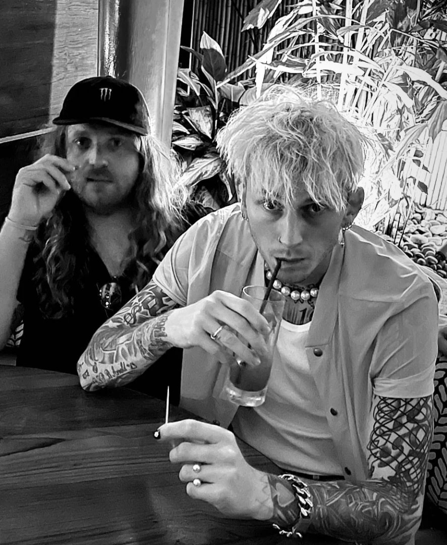 hoteldiablo_xx's tweet photo. ๐ค๐โ
@machinegunkelly @TheDingoInSnow #friends #mgk #machinegunkelly #mrpink #theblondedon #meganfox #mrspink #iamgood #estfam #est4life #est19XX #estfamily #mainstreamsellout #twinflame #bloodyvalentine #taurus #mgkmeganfox #hoteldiablo #undnlaqr #tarusmovie #longhairdontcare https://t.co/N9qY1pU1BS