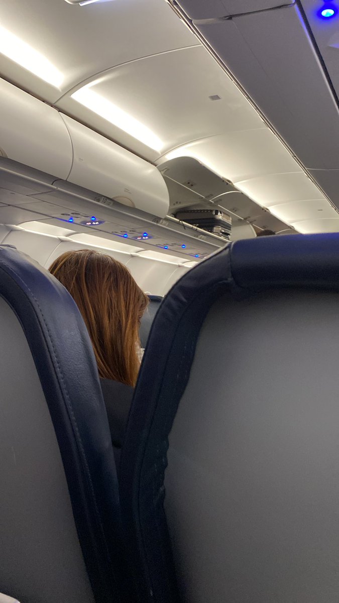 ErazoEsly's tweet photo. Mi primera vez en un avión 🥹 https://t.co/z1B13u827n
