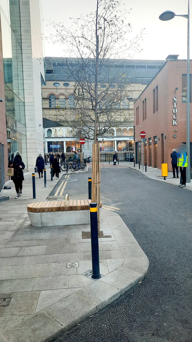 DubCityCouncil's tweet photo. As part of public realm upgrades in the area DCC’s Architects and Road Design &amp; Construction division, in conjunction with the Parks Department have installed new public benches on Clarendon Row. 

#YourCouncil #PublicRealm #Dublin https://t.co/jNSyr90p5T