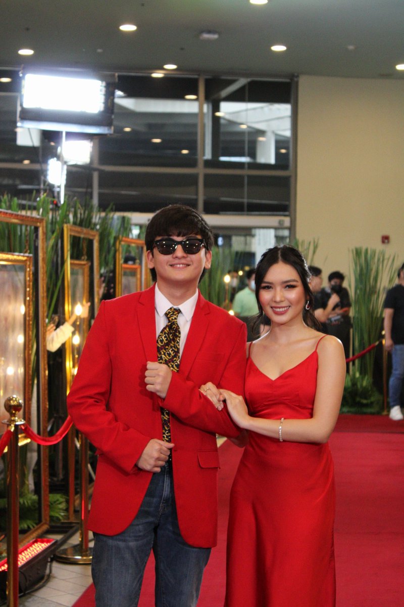 kowalerts's tweet photo. #FranSeth walks the red carpet at the #DirtyLinenSpecialCelebrityScreening in Trinoma. https://t.co/4mQ10mAPTx