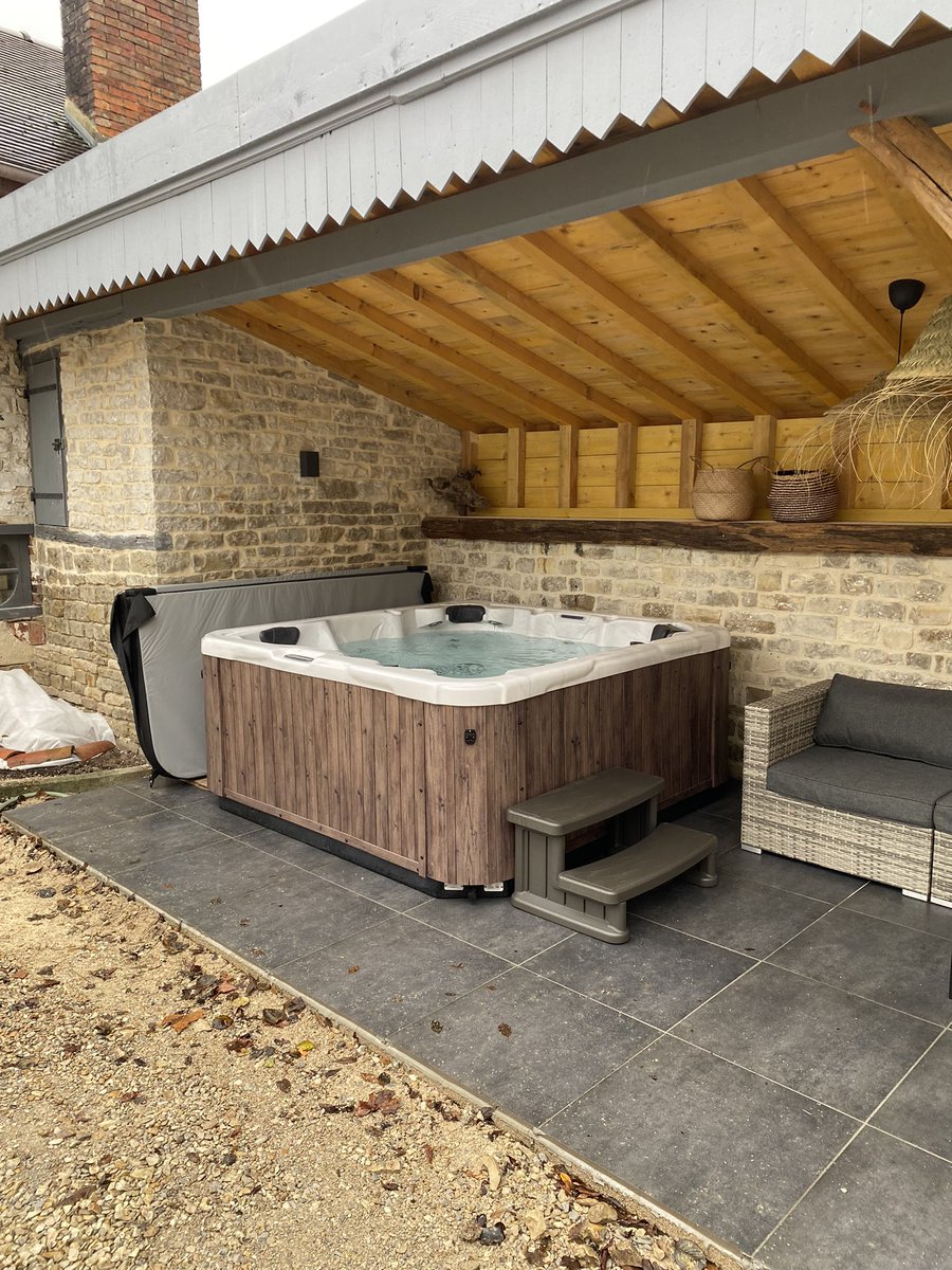 aquavenus2's tweet photo. 💧Installation wayfarer 6 places #d1spas #dimensiononespas https://t.co/qJeGhxUCiN