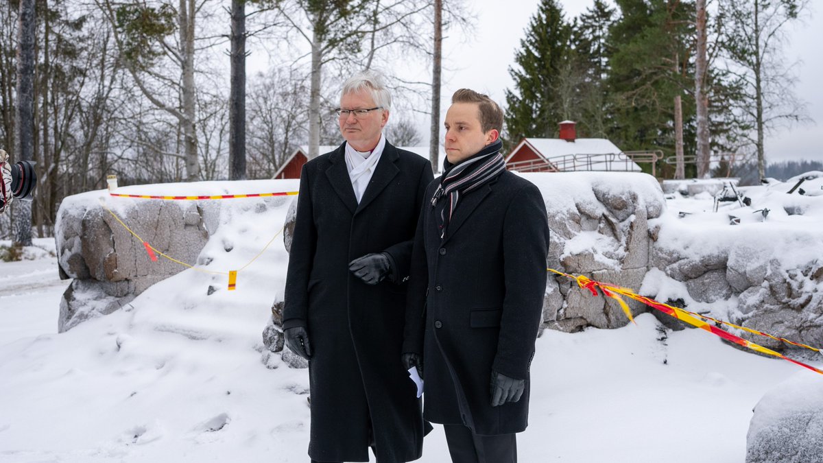 Tänään vierailimme kansliapäällikkö Pekka Huokunan ja ministeri Petri Honkosen kanssa Rautjärvellä. Halusimme kuulla rautjärveläisten tuntoja nyt, kun kirkon palosta on kulunut muutamia viikkoja aikaa. 
Vierailu alkoi hartaudella kirkon raunioilla. mikkelinpiispa.fi/puheet/puhe-ha…