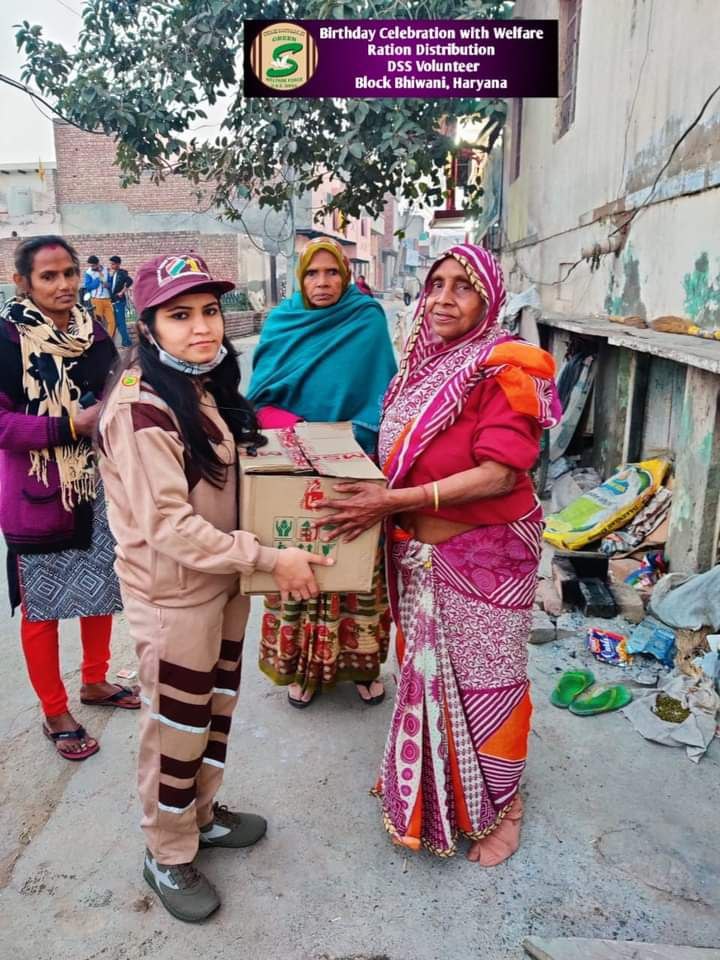 msgian_p's tweet photo. The followers of Dera Sacha Sauda came forward as a helping hand to serve such destitutes, by observing fast once a week and donating that food to the Food Bank. This great work was initiated by Saint Gurmeet Ram Rahim Ji.
#ServeHumanity https://t.co/D6b5Emw6Bd