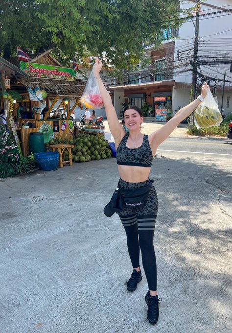1 pic. I’m in Thailand for a bit btw ??? https://t.co/wHYz9BrhqT