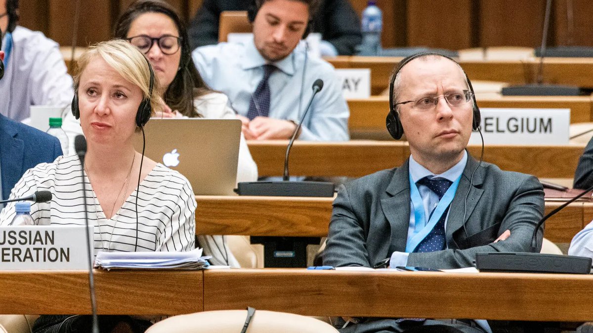 Kun én diplomat er åbent afhoppet fra Putins Rusland. Han er flygtet og gået i eksil – og i aften gæst i #Lippert. Boris Bondarev fortæller for første gang til dansk medie om præsident Putins styre, og hvad der skal til for at stoppe ham - se med kl 1820 på TV2 News &amp; Play 📺👍🏽