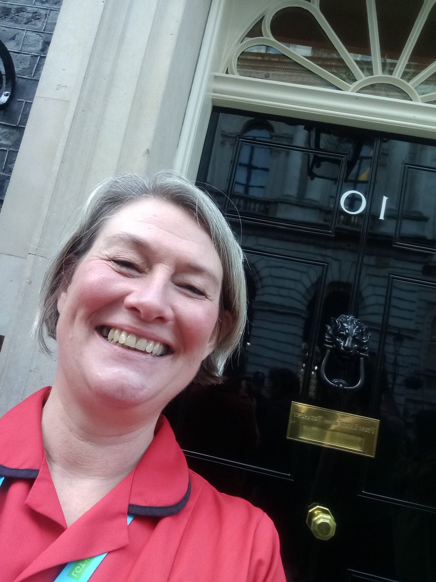 JulieBa75962754's tweet photo. Just come from No. 1O breakfast meeting on raising awareness of breast cancer awareness and screening. Great opportunity to share the reality with government @NHS_SELCA @LG_NHS @louise_crosby @tcunningham66 @deanes1 https://t.co/8fjJIUni9i