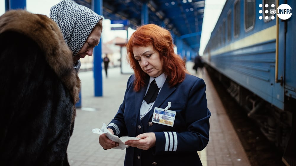 The #TrainOfHope launched between #Kyiv &amp; #Chisinau is a lifeline, providing 🇺🇦 refugees both a route to safety and a way back home. 

<a href="/UNFPA/">UNFPA</a> set off on an 18-hour journey, filled with tales of strength, loss, resilience &amp; hope. 

Read full story here: bit.ly/3ZrxslW