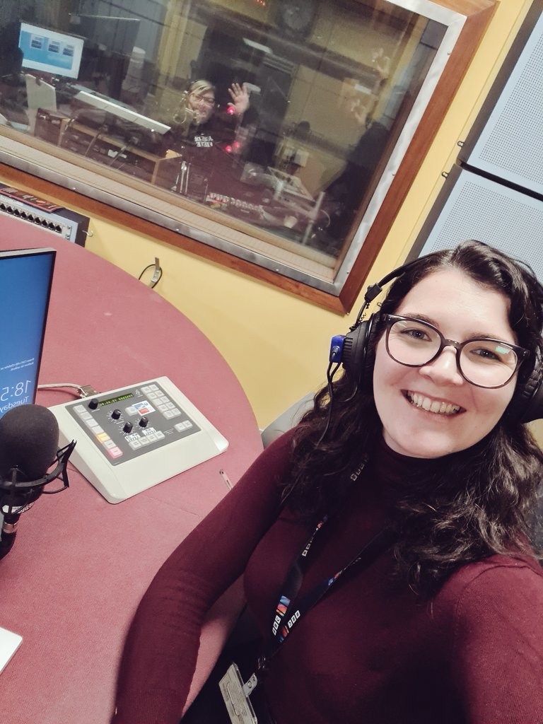 Megan NicGill-Fhaolain (@meg_lellan) on Twitter photo Tha sinn air ais air <a href="/BBCRnG/">BBC Radio nan Gàidheal</a>! A' chiad phrògram beò de 2023 ri fhaighinn air <a href="/BBCSounds/">BBC Sounds</a>. Ceòl ùr air #Rapal bho <a href="/vistasmusic/">vistas</a> @newtownek_ <a href="/_jamesmackenzie/">James Mackenzie</a> #LowLightListeningLounge #SisterMadds 🎧
⬇️⬇️⬇️
bbc.co.uk/sounds/play/m0… Tha sinn air ais air <a href="/BBCRnG/">BBC Radio nan Gàidheal</a>! A' chiad phrògram beò de 2023 ri fhaighinn air <a href="/BBCSounds/">BBC Sounds</a>. Ceòl ùr air #Rapal bho <a href="/vistasmusic/">vistas</a> @newtownek_ <a href="/_jamesmackenzie/">James Mackenzie</a> #LowLightListeningLounge #SisterMadds 🎧
⬇️⬇️⬇️
bbc.co.uk/sounds/play/m0…