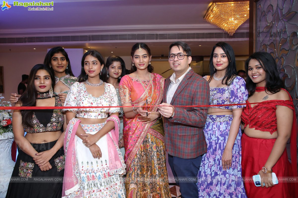 Ragalahariteam's tweet photo. Sutraa Exhibition January 2023 Kicks Off at Taj Krishna, Hyderabad
More Info and photos - https://t.co/abJQcpYldZ
#Sutraa #SutraaExhibition #TajKrishna #Fashion #Style https://t.co/qAJAWVZWk6
