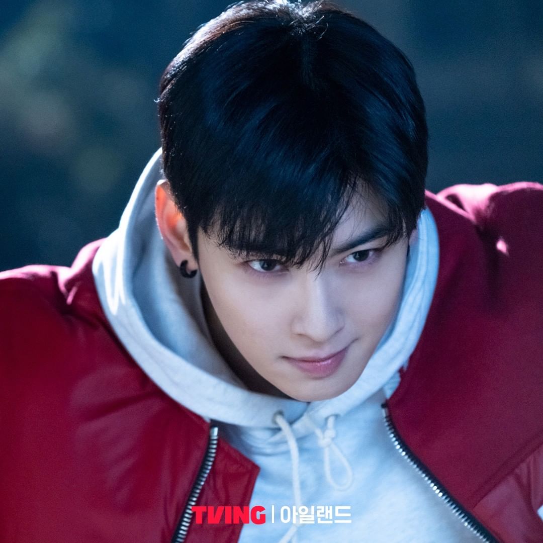 kdrama_menfess's tweet photo. •kdm• ⚠️🔥 ISLAND

YOHAN'S SMIRK IN HD Y'LL 😍 https://t.co/xPV6ErnqJC
