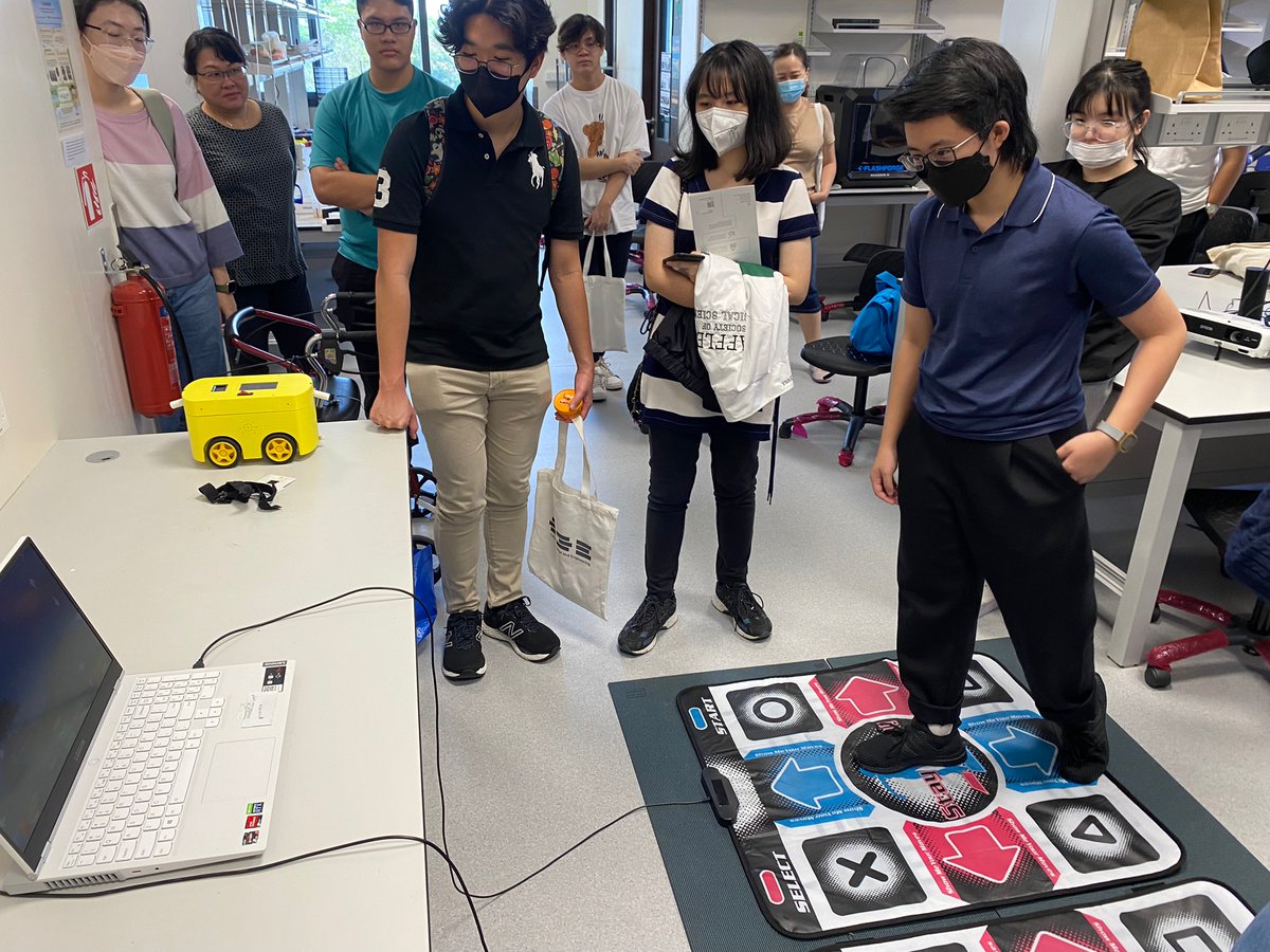 RayeYeow's tweet photo. Appreciate EN(GENiUS) attendees in taking time to understand our @BME_NUS program & #bGood initiative!
Many had fun with our student-built #exergames!
Follow us on https://t.co/omH7tJ5hVQ for future #BME events
Big thanks to staff & students for supporting EN(GENiUS)!
#NUSCDE https://t.co/TTQCYgPEZU