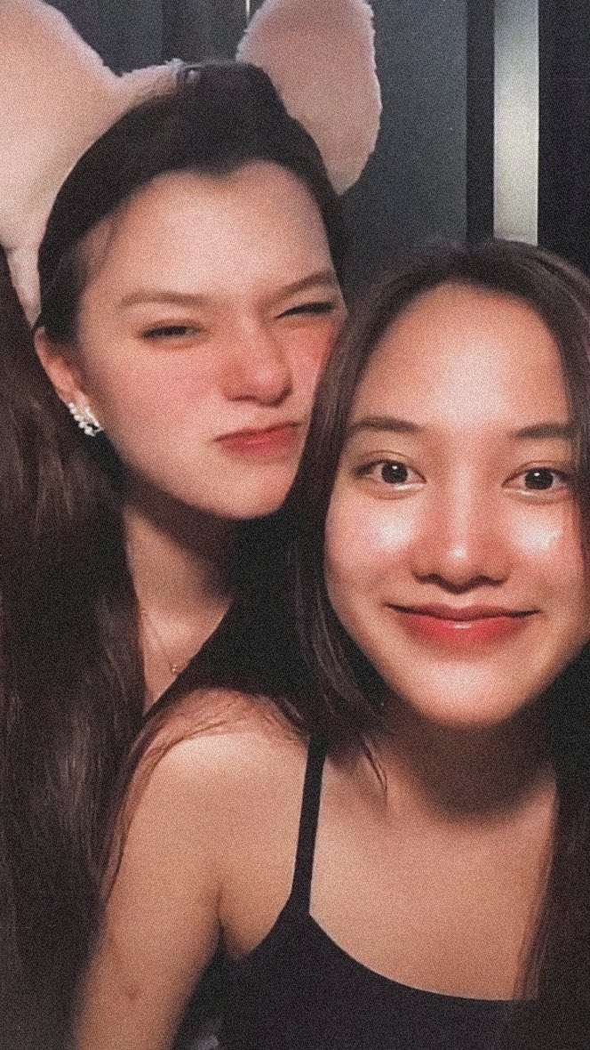 _pfreenonly's tweet photo. I'm tired from school, just seeing your faces takes away my tiredness🥺💖 @AngelssBecky @srchafreen
#srchafreen #beckyangle ✨🌷 https://t.co/55rR0n4cj8