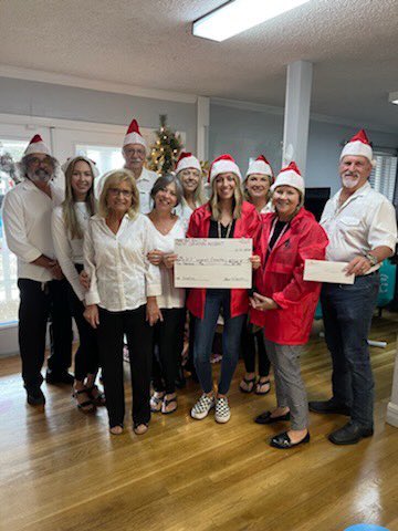 rjlCardinals's tweet image. Our 2023 Teacher of the Year, Mrs. Parlett, joined Dr. Haubrich in accepting an amazing donation of $5000 from Ponce Inlet Realty. We are so thankful for our #CardinalCommunity members who support our mission to THRIVE by the Sea. #CaringCardinalsTHRIVEbytheSea