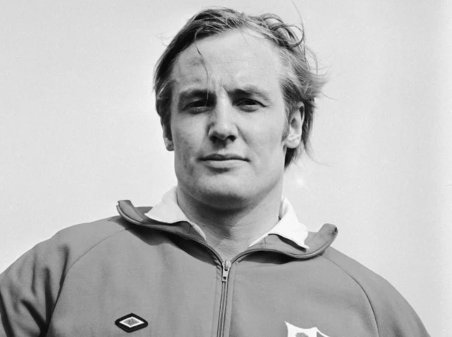 TheGreatestTry's tweet photo. "I'm shocked to learn of the passing of Dai Duckham. A truly fantastic rugby player, but importantly a truly lovely man and a great friend. My thoughts are with Jean and the family." - Sir Gareth Edwards CBE https://t.co/4pUowSRAzb